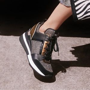 EUC MICHAEL Michael Kors Georgie Trainer in Classic Logo and Gold